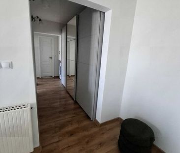 Închiriez apartament 3 camere - Photo 1