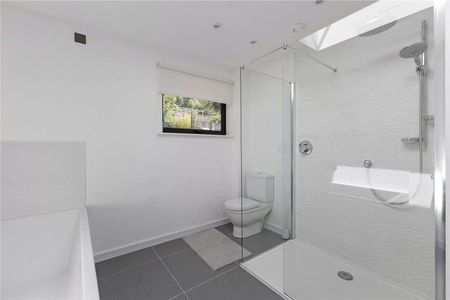 An exceptional contemporary home - Photo 5