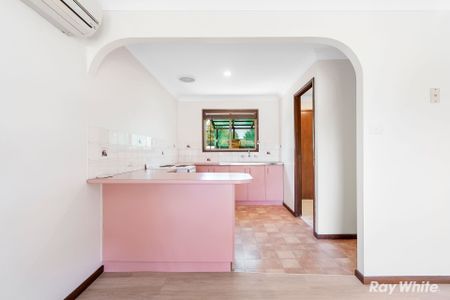 Central, low maintenance Villa - Photo 5