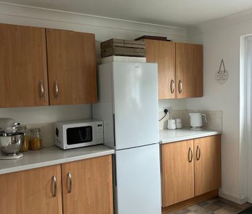 2 bedroom semi-detached house to rent - Photo 6