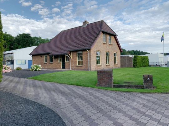 Vrijstaande ruime villa-/bedrijfswoning - Foto 1