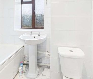 Hind Close, Hainault Chigwell, Essex, IG7 - Photo 6