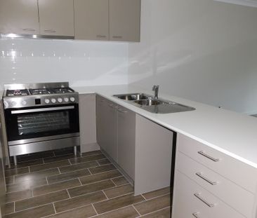 Modern Family Home - Photo 6