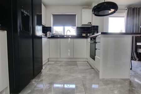 4 bedroom chalet to rent - Photo 5