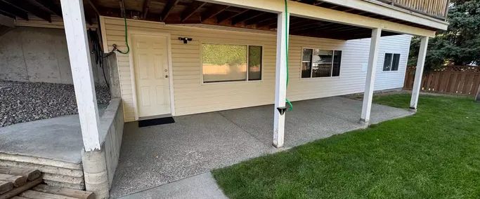 A ground-level basement unit in Carmel Court, Kamloops | 580 Carmel Court, Kamloops - Photo 1