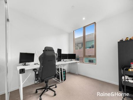 Resort-Style Living in a Modern Toowong Apartment - Photo 4