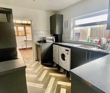 1 bedroom in a house share to rent - Photo 4