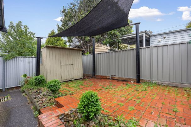 Charming 2 Bedroom in Prime Location - Photo 1