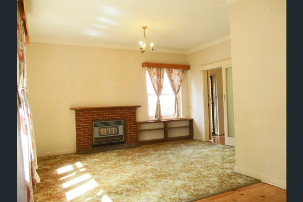 Spacious & Convenient Home in Clovelly Park - Photo 1