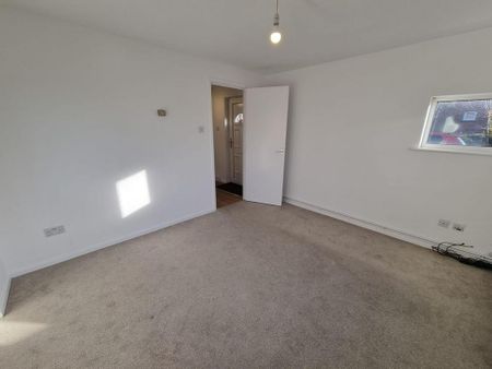 2 bedroom maisonette to rent - Photo 2