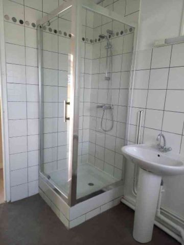 Location : Appartement 3 pièces 68 m2 – GRAND CHARMONT - Photo 3