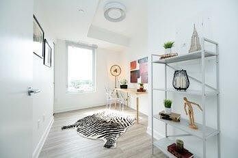 Centretown mid-rise modern apartment building. - Photo 3