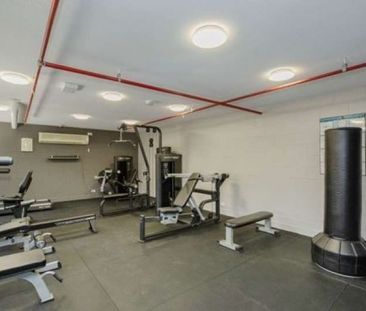 2-Bedroom Fully Furnished Apartment in Prime Location â Just a 5-... - Photo 6