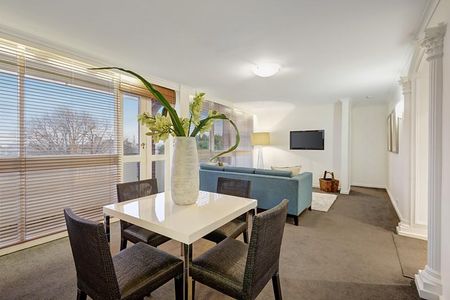 AMAZING 3 BEDROOM APARTMENT WITH STUDY & GREAT CITY VIEWS!! - Photo 3