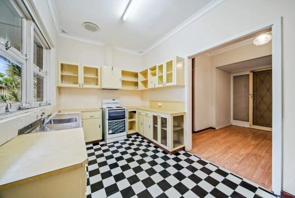 “Powered Workshop” - Photo 1