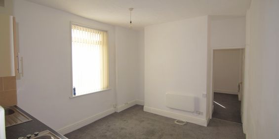 To Let 1 Bed Ground Floor Flat - Photo 3