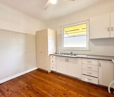 Charming 2 Bedroom Home in A Prime Location!! - Photo 5