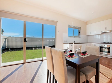 Very Neat Three Bedroom Unit - Photo 2