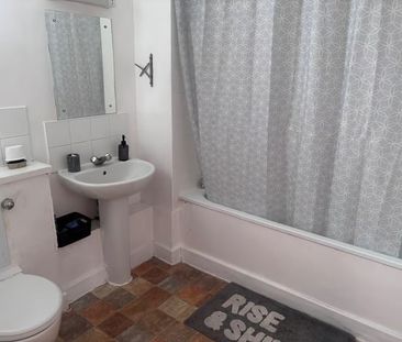 1 Bed Flat, Emerald Road, NW10 - Photo 2