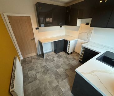 2 bed Terraced - To Let - Photo 6