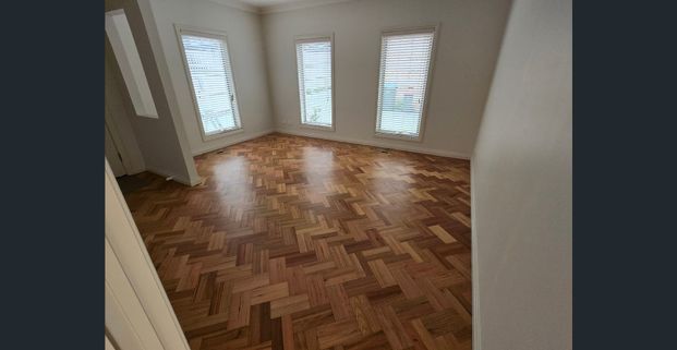 Spacious and Modern Townhouse - Photo 1