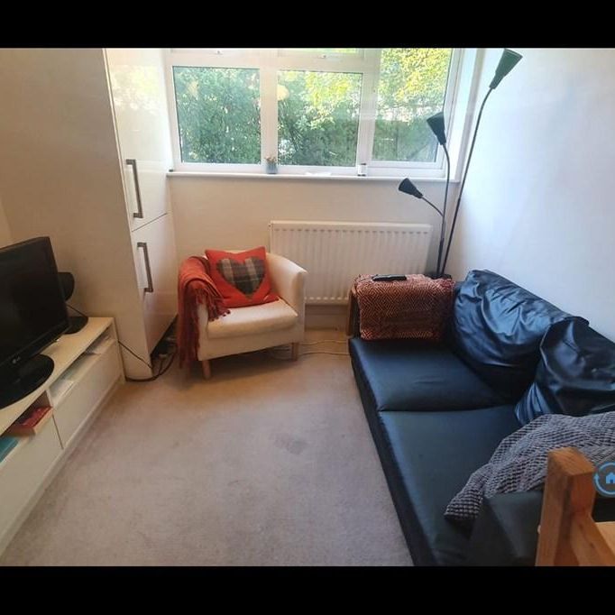 3 bedroom flat to rent - Photo 1
