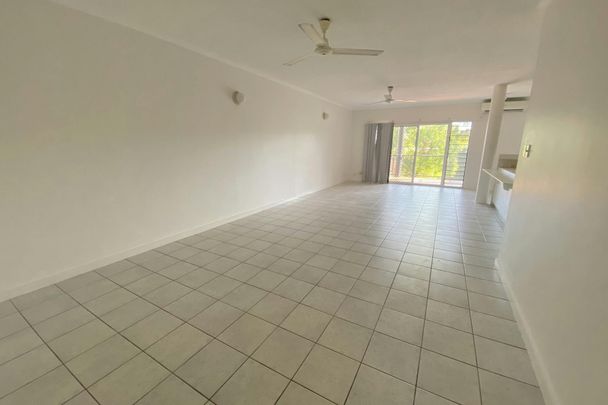 BREEZY 2 BEDROOM UNIT! - Photo 1