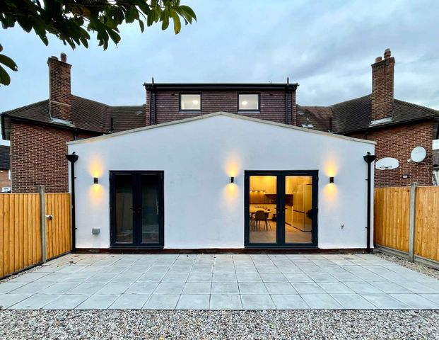 Abbotsbury Road Room 6 - Photo 1