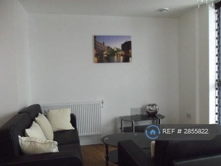 2 bedroom flat to rent - Photo 1