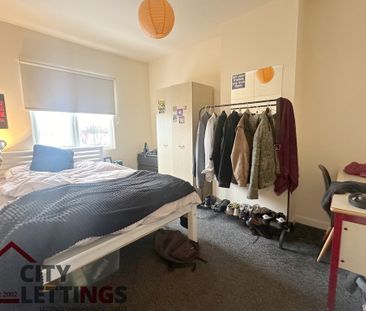 8 Bedroom Semi-Detached House - Photo 4