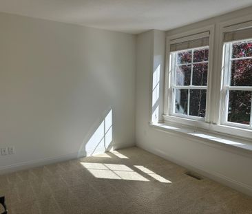 Charming Upper-Level 3-bedroom 2.5-bathroom Family Home - Photo 4