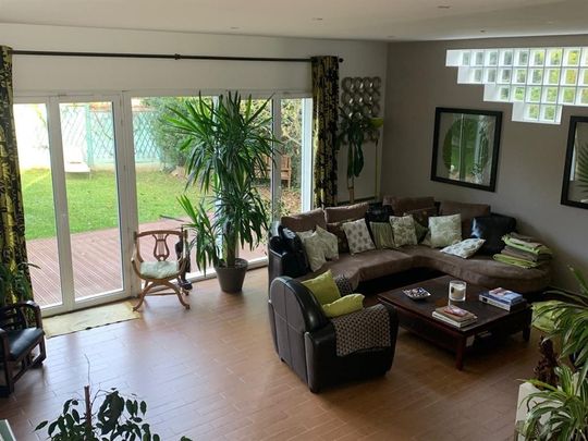 Tout savoir sur cette maison à Marnes-la-Coquette - Photo 1