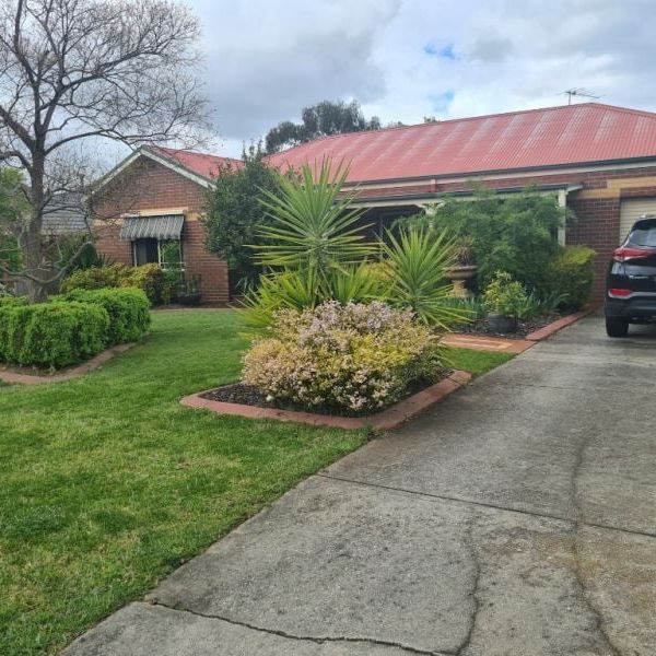 18 McLean Crescent - Photo 1