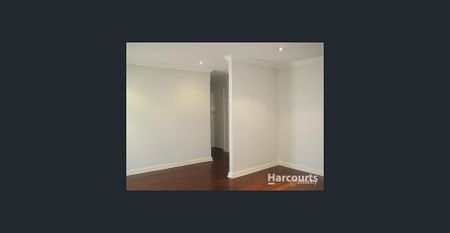 Family-friendly & Spacious Single Level Classic Home - Photo 2