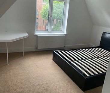 5 Bed Flat, Walm Lane, NW2 - Photo 1