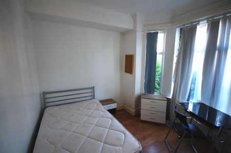 5 bedroom private hall to rent - Photo 2