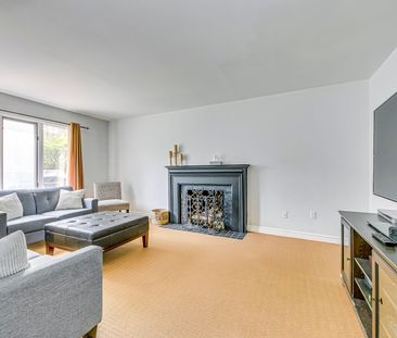 For Lease - 524 Blenheim Crescent, Oakville, Ontario - Photo 2