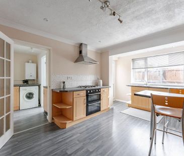 4 bedroom end of terrace house to rent - Photo 3