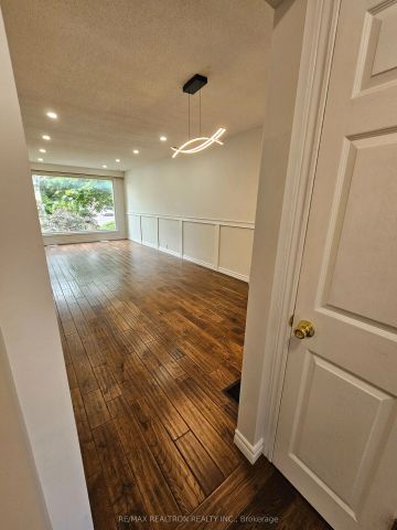 358 Browndale Crescent #MainFlr - Photo 2