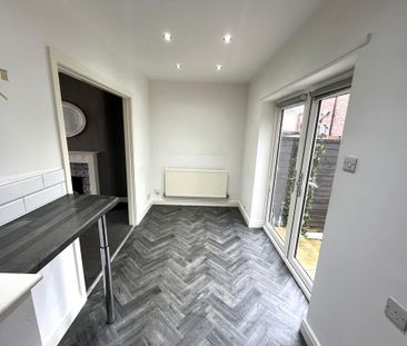 3 bedroom semi-detached house to rent - Photo 6