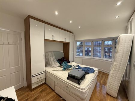 4 bedroom semi-detached house to rent - Photo 5