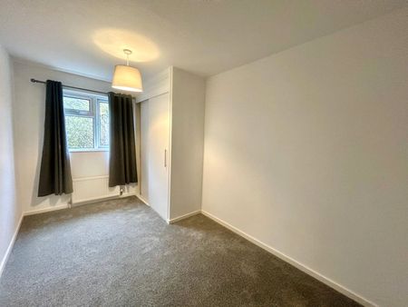 Quetta Park, Church Crookham, Fleet, Hampshire, GU52 - Photo 2