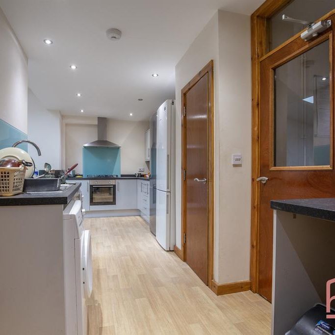 1 bedroom in a house share to rent - Photo 1