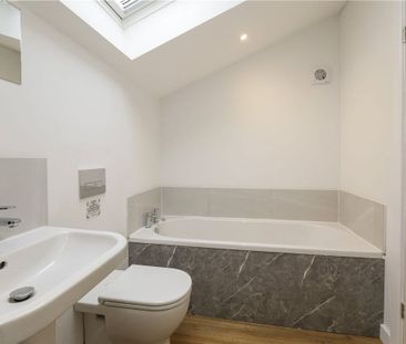 Bespoke and contemporary two bedroom detached property with parking... - Photo 5
