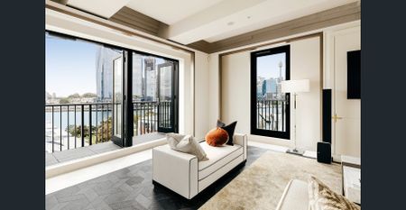 Sun-drenched Heritage Penthouse with North-facing views of the iconic Sydney Harbour Bridge. Inspection by appointment. - Photo 3