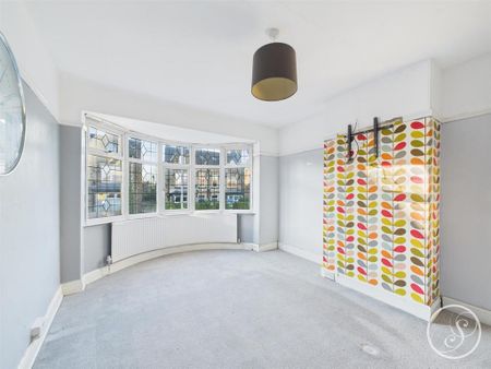 4 bedroom semi-detached house to rent - Photo 3