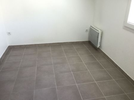 Location Appartement 2 pièces 24m² ST ANDRE LES VERGERS 10120 - Photo 2