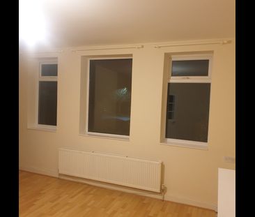 3 Bed Semi-Detached House, Perkyn Terrace, S5 - Photo 2