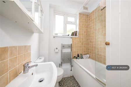 3 bedroom terraced house to rent - Photo 5