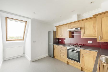 2 Bed Flat - Photo 2